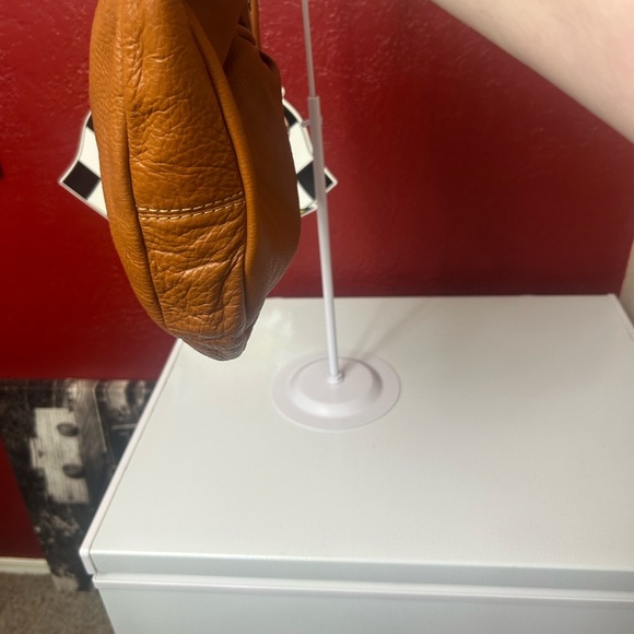 Marc Jacobs Tan Leather Shoulder Bag callouts in the picture. - Picture 6 of 11